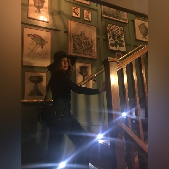 FEELING GENEROUS. LIVE NOW. - Picture 3 of 5